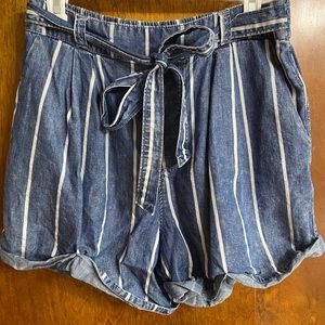 Denim color shorts w/ white stripes